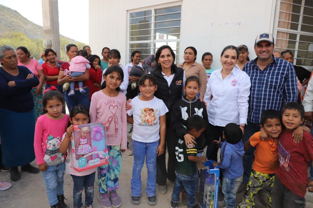 WhatsApp-Image-2024-12-23-at-10.21.08-PM-1024x681 DIF Coahuila Lleva Apoyos a las Comunidades Más Alejadas en la Temporada Navideña