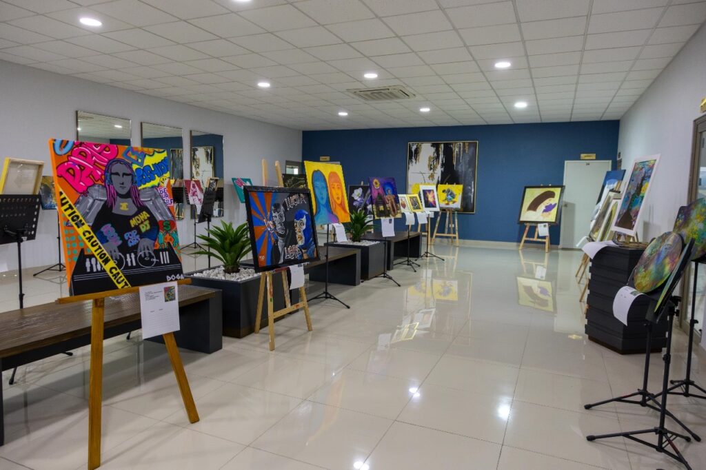 4a278aed-f10c-48c5-973b-3949c339e128-1024x682 Realizan Conferencia “Juventud y Arte” en Piedras Negras con la Participación del Muralista Colombiano Alejandro Alegüe