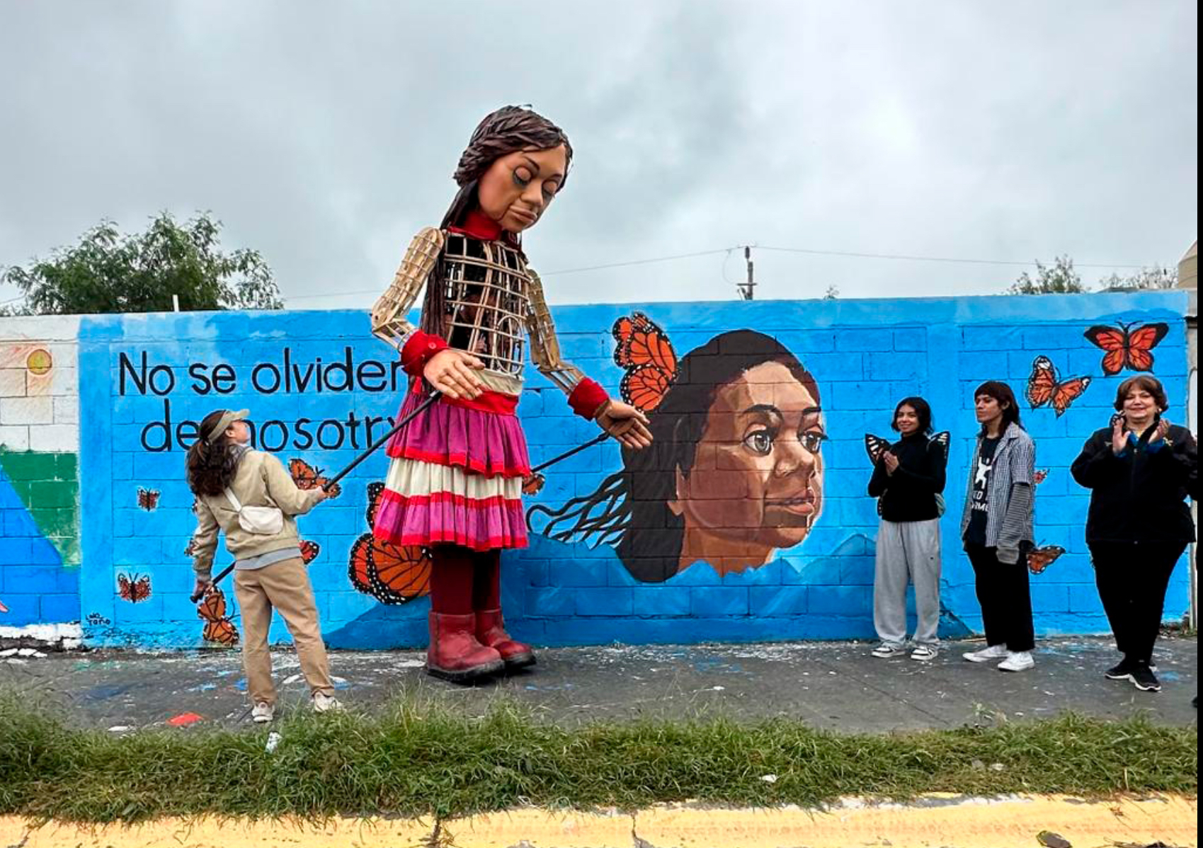 La Pequeña Amal en México trae una travesía de esperanza convertida en arte