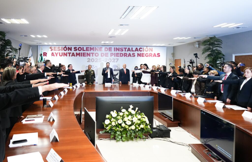 WhatsApp-Image-2025-01-01-at-11.12.05-AM-1024x657 Instalan Ayuntamiento de Piedras Negras 2025-2027 con el eslogan "Una Nueva Historia"