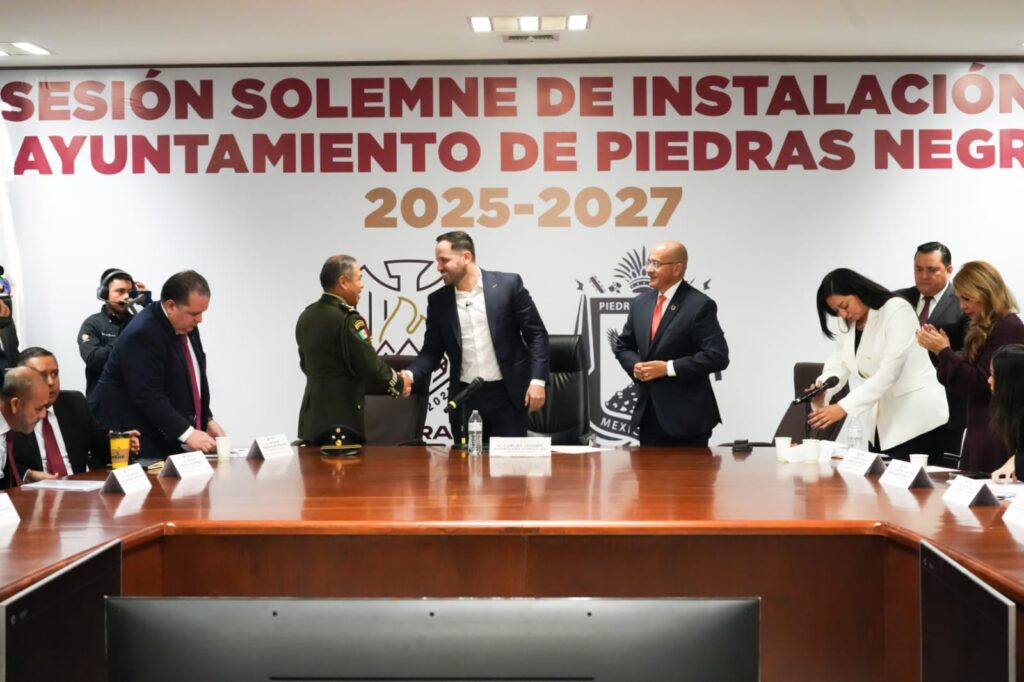 WhatsApp-Image-2025-01-01-at-11.12.08-AM-1-1-1024x682 Instalan Ayuntamiento de Piedras Negras 2025-2027 con el eslogan "Una Nueva Historia"