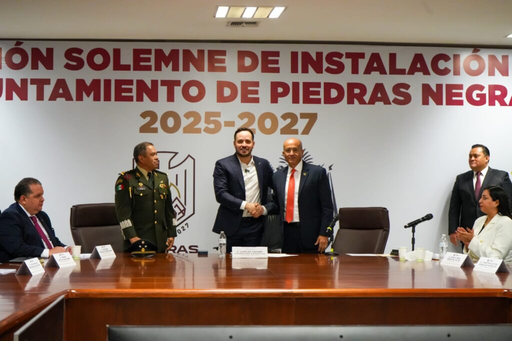 WhatsApp-Image-2025-01-01-at-11.12.09-AM-1024x682 Instalan Ayuntamiento de Piedras Negras 2025-2027 con el eslogan "Una Nueva Historia"