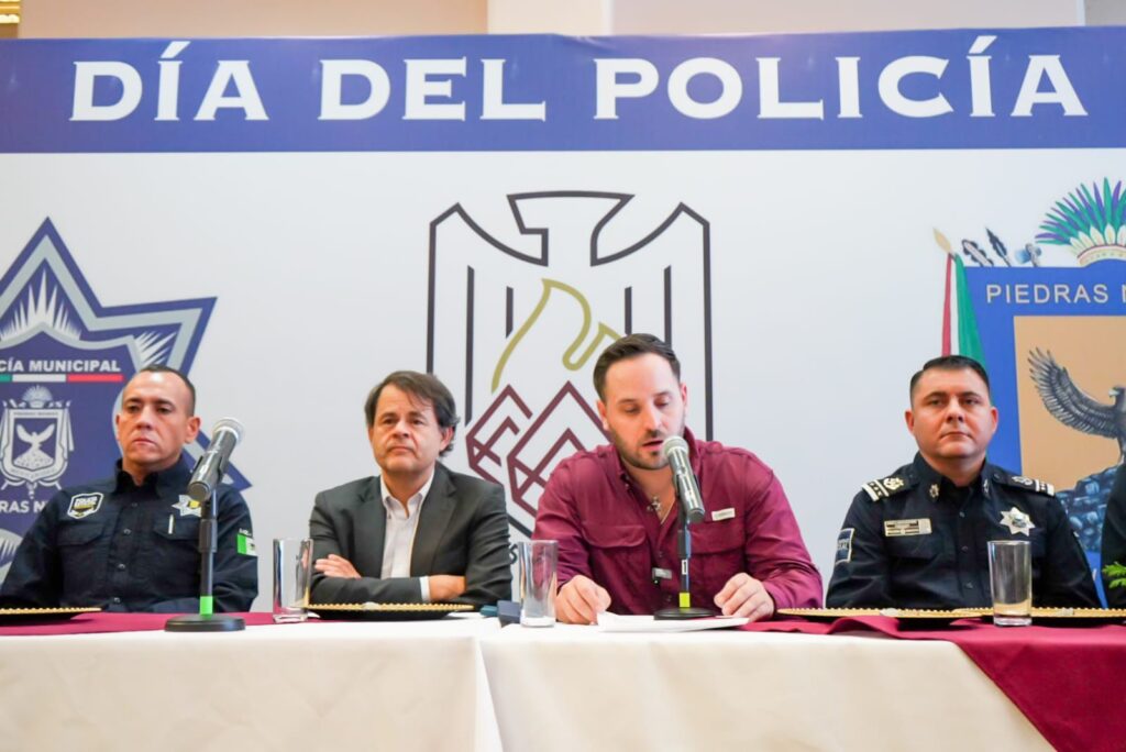 WhatsApp-Image-2025-01-02-at-10.47.46-PM-1024x684 El Día del Policía en Piedras Negras: Reconocimiento y Nuevas Iniciativas para Fortalecer la Seguridad Pública
