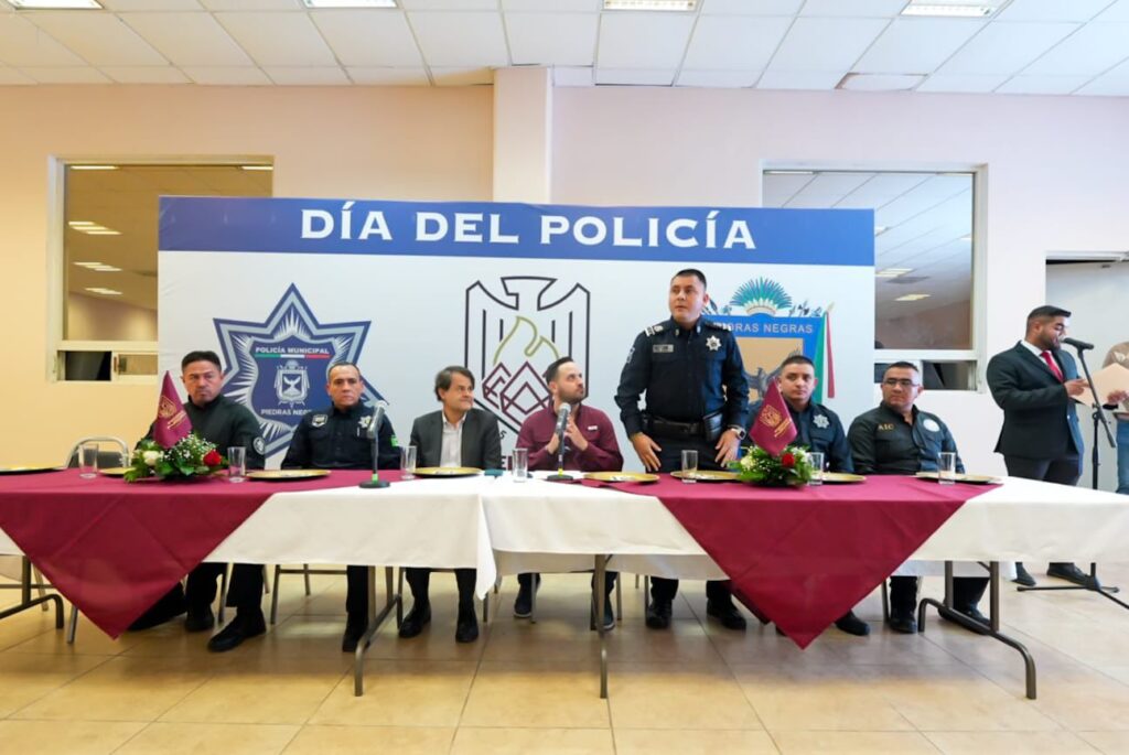 WhatsApp-Image-2025-01-02-at-10.48.28-PM-1024x685 El Día del Policía en Piedras Negras: Reconocimiento y Nuevas Iniciativas para Fortalecer la Seguridad Pública