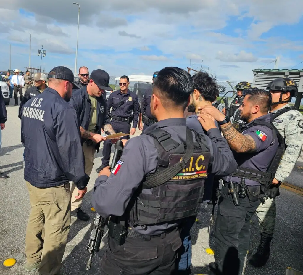 f7b137ad-2608-420e-a54f-f93b689be9bf-1024x929 AIC entrega a Eduardo “N” a U.S. Marshals tras ser uno de los 10 más buscados por delitos sexuales en Texas